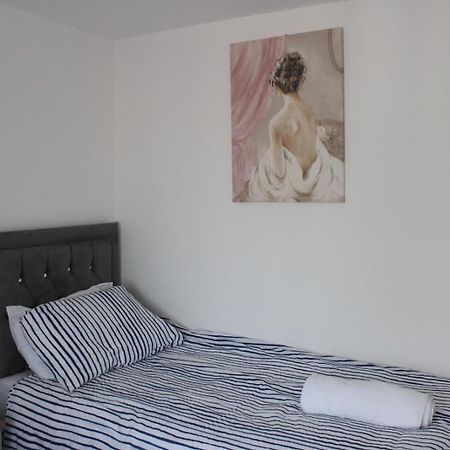 Exquisite And Modern 2 Bed Maisonette Harmondsworth Eksteriør bilde