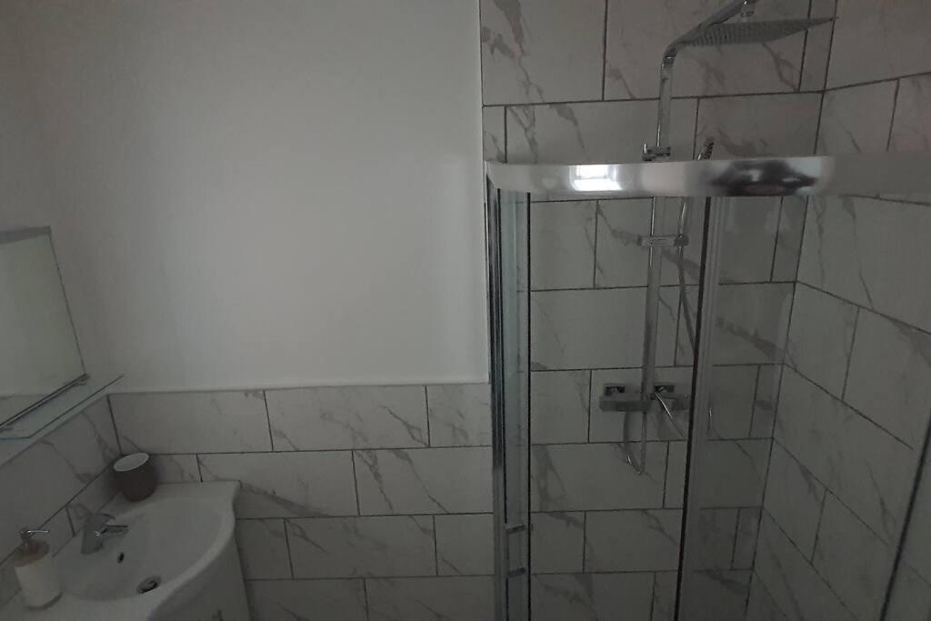 Exquisite And Modern 2 Bed Maisonette Harmondsworth Eksteriør bilde