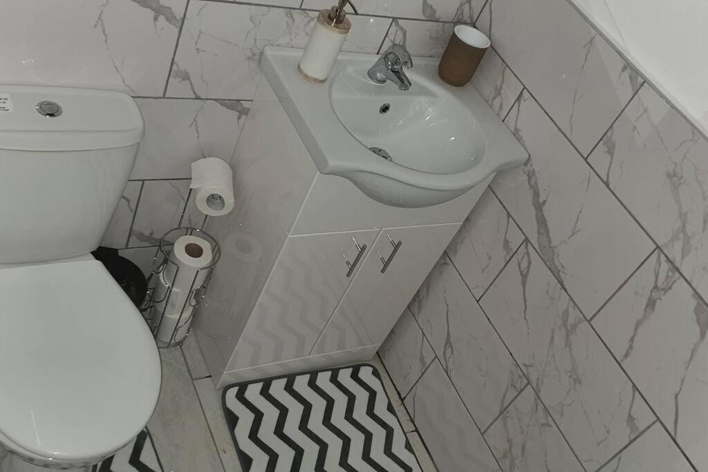 Exquisite And Modern 2 Bed Maisonette Harmondsworth Eksteriør bilde