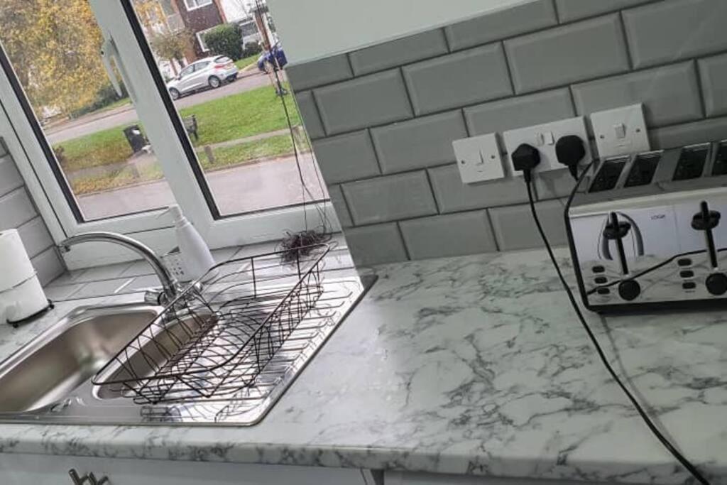 Exquisite And Modern 2 Bed Maisonette Harmondsworth Eksteriør bilde