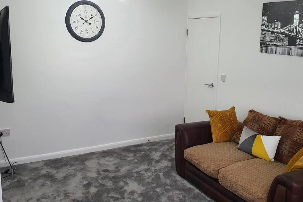 Exquisite And Modern 2 Bed Maisonette Harmondsworth Eksteriør bilde