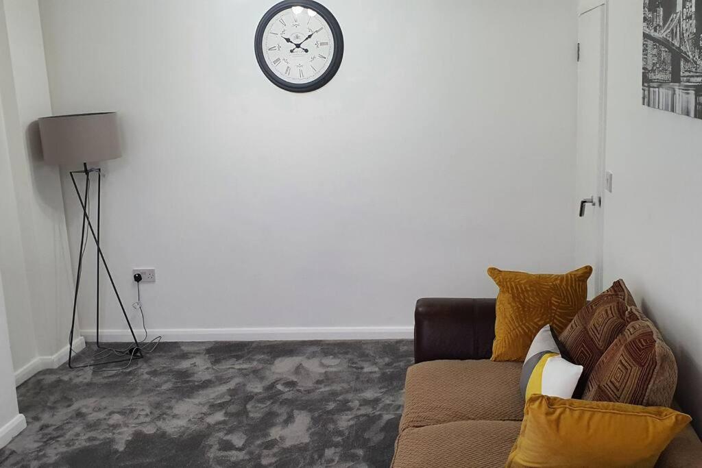 Exquisite And Modern 2 Bed Maisonette Harmondsworth Eksteriør bilde